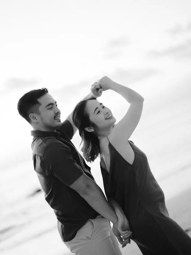 7 Maternity Shoot Gritte Agatha dan Suami di Pantai, Tampil Menawan dengan Baby Bump