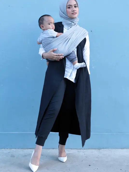 Bagi  pemeran yang kini lebih fokus mengurus buah hatinya yang berusia satu tahun itu, Ayudia merasa masih bisa menangani sendiri. Masih belum perlu bantuan orang lain. (Deki Prayoga/Bintang.com)