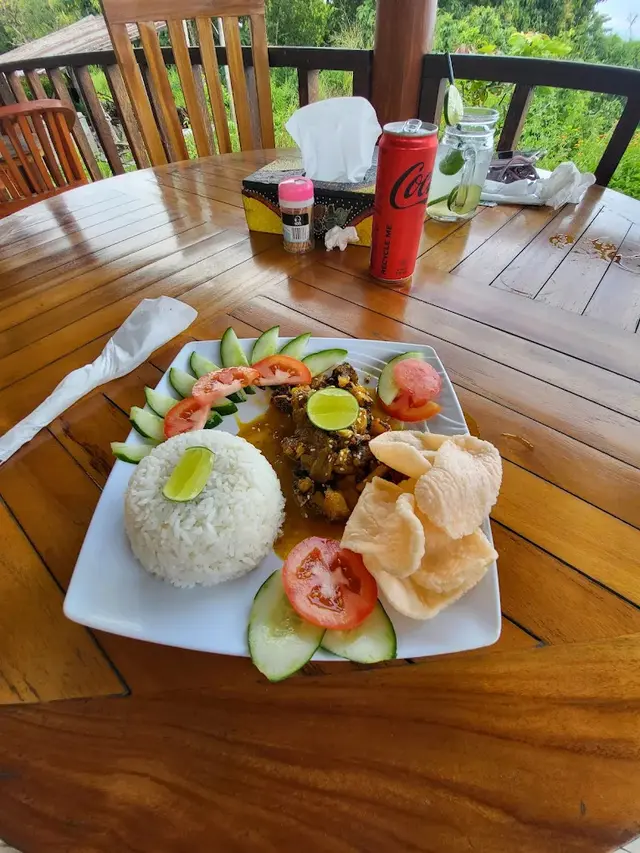 Rekomendasi Tempat Makan Enak di Nusa Penida Bali yang Halal