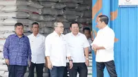 Mendag Zulhas Dampingi Presiden Jokowi Salurkan Bansos Beras/Istimewa.