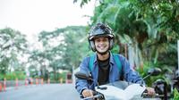 Ilustrasi helm motor pria. (c) odua/Depositphotos