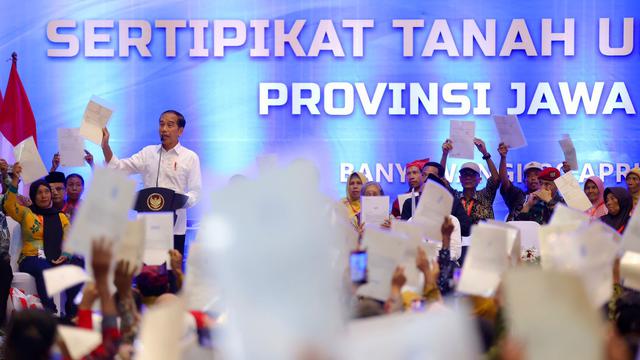 Presiden Jokowi Serahkan 10.000 Sertipikat Tanah Elektronik TORA