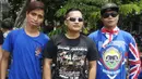 Gaya bobotoh Persib Bandung yang tergabung dalam Viking Jakarta saat berkumpul di Polda Metro Jaya, Jakarta, Minggu (18/10/2015). (Bola.com/Vitalis Yogi Trisna)