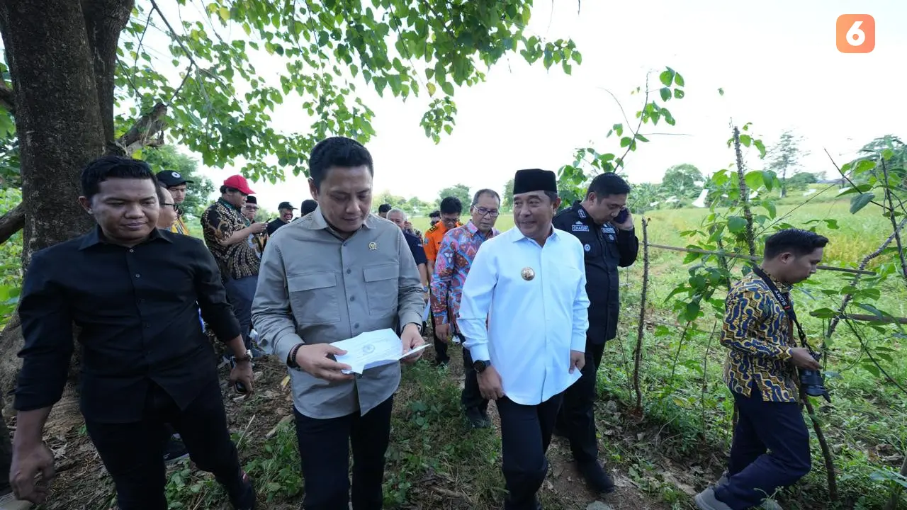 Pj Gubernur Sulsel Bahtiar Baharuddin dan Komisi V DPR RI, Andi Iwan Aras (Liputan6.com/Fauzan)