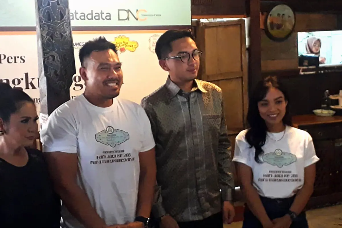 Vina Panduwinata, Kanjeng Gusti Sri Paduka Mangkoenagoro X, Brigitta Hardi, dan Perwakilan Pihak Penyelenggara saat Konferensi Pers