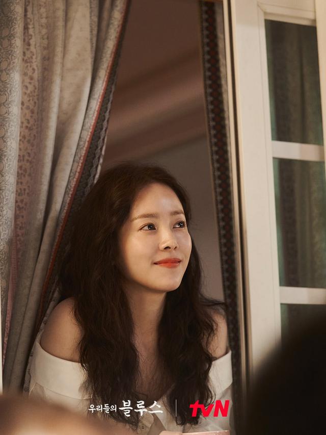 Han Ji Min dalam Our Blues. (tvN via Soompi)