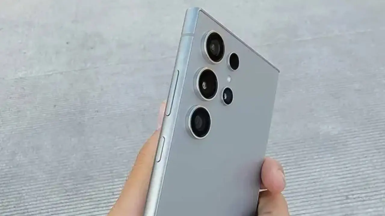 HP Android Galaxy S24 Ultra Tampil dengan Desain Lebih Rata