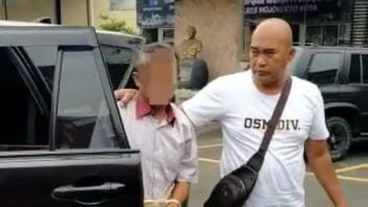 Acim Dartasim saat digelandang ke kantor polisi. (Istimewa)