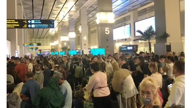 Liburan Akhir Tahun, Ini 6 Potret Bandara di Indonesia Penuh Sesak Orang