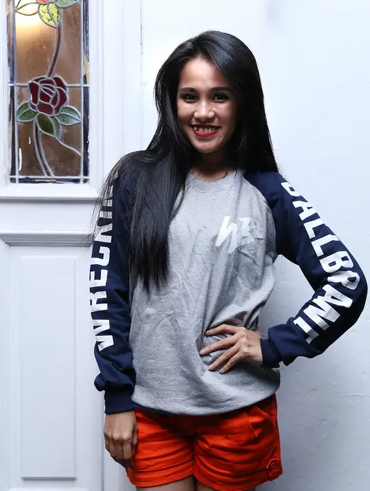 Artis lucu ini mengaku mendapat pesan dari almarhum jika ingin terus eksis di dunia hiburan, peran sekecil apapun harus tetap dimaksimalkan, karena kesempatan tidak datang dua kali. (Galih W. Satria/Bintang.com)