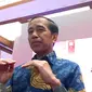 Presiden Joko Widodo (Jokowi) hingga saat ini belum menerima surat pengunduran diri Wakil Menteri Hukum dan HAM Edward Omar Sharif Hiariej alias Eddy Hiariej. (Merdeka)