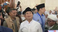 Calon Presiden nomor urut 2, Prabowo Subianto bersama Tim Kampanye Nasional dan Tim Kampanye Daerah (TKD) Jawa Barat sambangi Ponpes Miftahul Huda di Manonjaya, Tasikmalaya, pada Sabtu (2/12/2023).