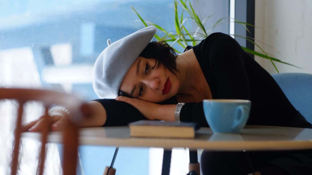 7 Cara Menangani Pasangan yang Mood Swing, Sabar Aja Enggak Cukup