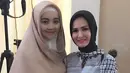 Melihat foto-foto d akun Instagramnya, Nuri Maulida semakin cantik dan santun dengan hijabnya. Bahkan, baru-baru ini ia mengunggah foto bersama teman-temannya dengan memakai cadar. (Instagram/nurimaulida)