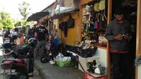 Suasana pasar loakan di Makassar pada pagi hari (Liputan6.com/ Eka Hakim)