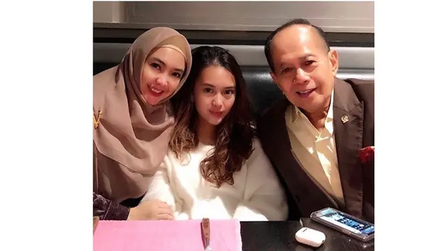 Artis ini pilih suami yang umurnya lebih tua darinya