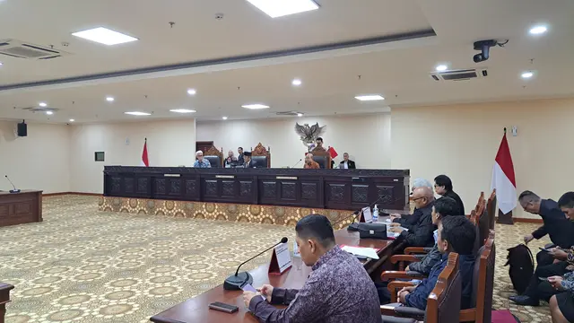 Majelis Kehormatan Mahkamah Konstitusi (MKMK) menggelar rapat perdana terkait dugaan pelanggaran etik hakim MK terkait putusan syarat calon presiden (capres) dan calon wakil presiden (cawapres). (Merdeka)