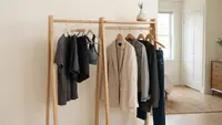 5 Cara Menyimpan Baju yang Sudah Dipakai tetapi Belum Mau Dicuci, Tetap Segar dan Awet