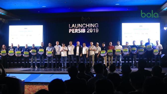 Persib Bandung memperkenalkan skuat, jersey, dan sponsor untuk mengarungi Shopee Liga 1 2019, Sabtu (11/5/2019) di Hotel Savoy Homann, Kota Bandung. (Bola.com/Erwin Snaz)