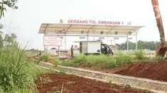 Suasana pembangunan proyek ruas tol Depok-Antasari untuk seksi II yang menghubungkan Jalan Brigif-Sawangan di kawasan Depok, Jawa Barat, Selasa (11/2/2020). Proyek sepanjang 6,3km tersebut ditargetkan beroperasi pada triwulan I-2020. (Liputan6.com/Immanuel Antonius)