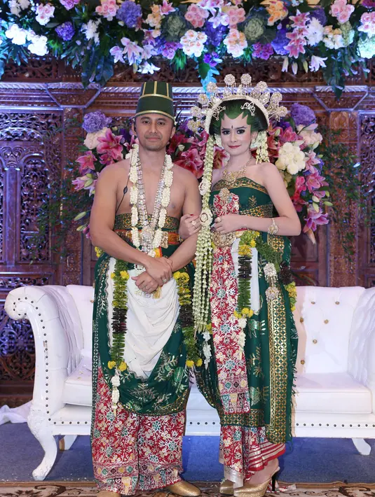 Hengky Kurniawan dan Sonya Fatmala. Menikah pada Kamis, 23 April 2015 di Hotel Santika, TMII, Jakarta Timur. Resepsi pernikahan digelar pada Minggu, 3 Mei 2015 di Sasana Kriya TMII, Jakarta Timur. (Galih W. Satria/Bintang.com)