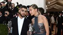 Meskipun hubungannya kerap diberitakan miring, namun nyatanya Zayn Malik dan Gigi Hadid masih saling mesra. Bahkan, keduanya juga makin harmonis dan intim. (AFP/Bintang.com)