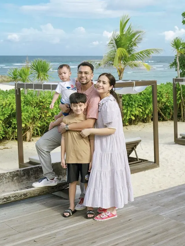 Tampilan Nagita Slavina Selama Liburan di Bali, credit: Instagram  (@raffinagita1717)