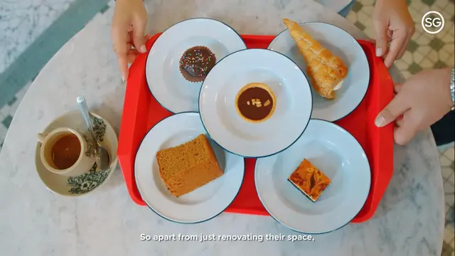 Aneka kue modern yang juga dijual di Chin Mee Chin Confectionary