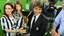 Sebagai pemain, Antonio Conte tercatat total mengoleksi 5 gelar juara Liga Italia, semua bersama Juventus pada 1994/1995, 1996/1997, 1997/1998, 2001/2002 dan 2002/2003. Sementara sebagai pelatih ia tercatat 3 kali menjuarai Liga Italia, semua bersama Juventus dalam tiga musim beruntun pada 2011/2012 hingga 2013/2014. (AFP/Giuseppe Cacace)