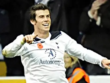 Winger Tottenham Hotspur Gareth Bale menyumbang dua gol bagi timnya saat menjungkalkan Blackburn 4-2 di White Hart Lane, 13 November 2010. AFP PHOTO/OLLY GREENWOOD