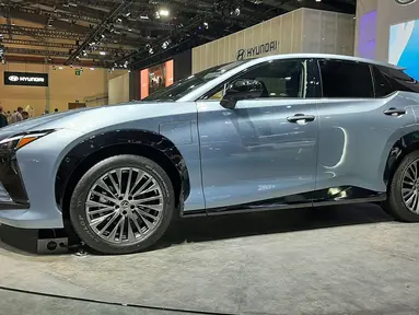 Lexus RZ 450e BEV menjadi calon poduk electric car dari Lexus setelah UX 300e. Mobil listrik bergaya SUV ini memiliki baterai yang lumayan besar dengan kapasitas 71,4 kWh yang mampu berjalan hingga 400 km dalam sekali pengecasan penuh. Motor listrik yang digunakan mampu menyuplai tenaga ke empat roda-nya hingga 308 Hp. Lexus belum memberikan harga resmi untuk mobil ini.