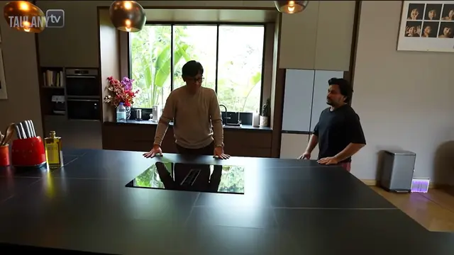 Dapur rumah Tompi. [Foto: YouTube/TaulanyTV]