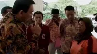 Wagini, tukang sapu yang dipecat kini hanya bisa meratapi nasibnya.