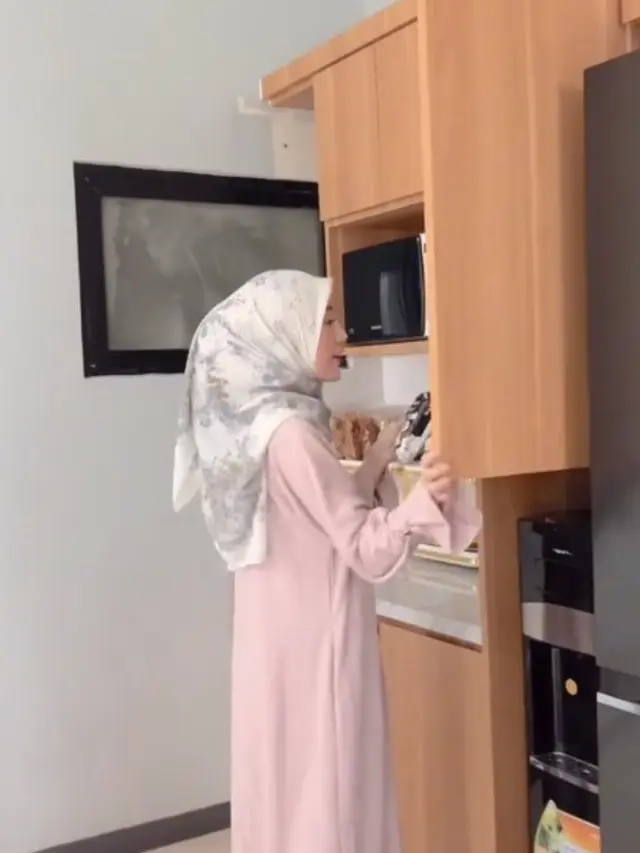 Potret Dapur Rumah Larissa Chou, Estetik dengan Imbuhan Furniture Kayu