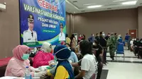 Vaksinasi Ke Pegiat ODHA Dan Pengamen Jalanan. (Selasa, 07/09/2021). (Liputan6.com/Yandhi Deslatama).