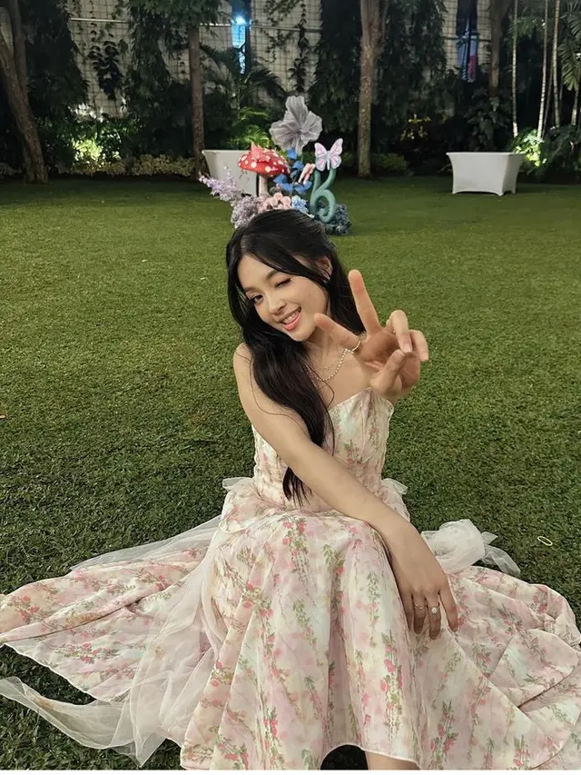 Potret Keseruan Ulang Tahun Garden Party Eca Aura. [@elsaajapasal]