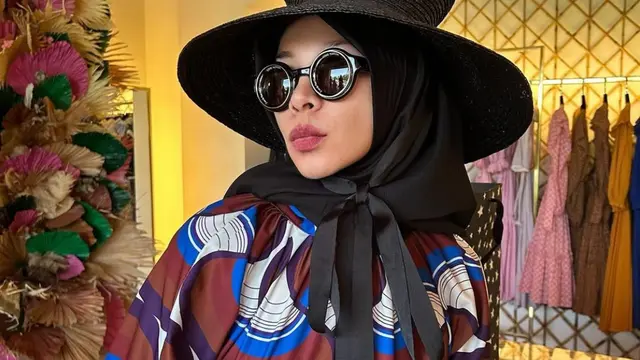 Pesona Melly Goeslaw di Usia 51 Tahun (instagram.com/melly_goeslaw)