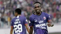 Pemain Persita Tangerang, Ricky Kayame, saat melawan PSM Makassar pada laga Shopee Liga 1 di Stadion Sport Center Tangerang, Jumat, (6/3/2020). Kedua tim bermain imbang 1-1. (Bola.com/M Iqbal Ichsan)