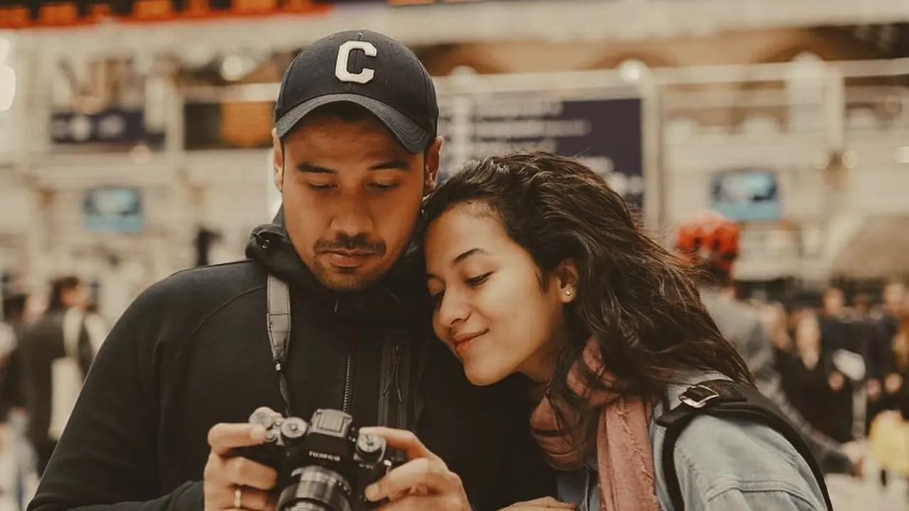 'Diserang' Penonton Layangan Putus, Ini 6 Potret Romantis Chicco Jerikho dan Putri Marino