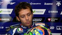 Valentino Rossi lesu tak bisa lanjutkan balapan (TOSHIFUMI KITAMURA / AFP)