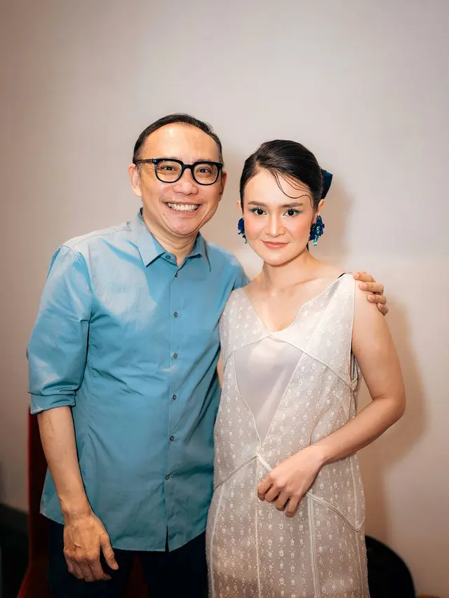 Kenakan Dress Berwarna Nude