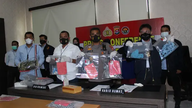 Ekspose Klinik Aborsi Di Mapolda Banten. (Selasa, 03/11/2020). (Yandhi Deslatama/Liputan6.com)