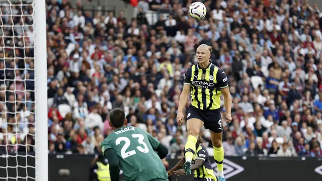 Foto: Beringasnya Erling Haaland saat Borong Tiga Gol untuk Kemenangan Man City di Liga Inggris