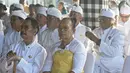 Sejumlah peserta yang hadir dalam acara Dharmasanti Provinsi DKI Jakarta di Pura Dalem Purnajati Tanjung Puri, Jakarta, (26/3). (Liputan6.com/Immanuel Antonius)