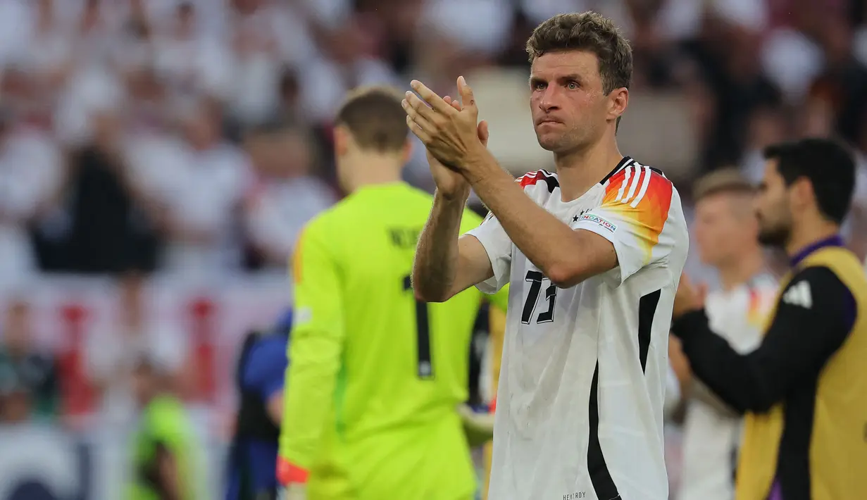 Striker Timnas Jerman, Thomas Muller yang hingga kini masih aktif membela timnas, termasuk Euro 2024 lalu, tercatat memiliki total 131 caps bersama Tim Panzer dengan torehan 45 gol. Namun tak satupun gol dicetaknya dalam 4 edisi Euro yang diikutinya pada 2012, 2016, 2020 dan 2024. Dari total 17 laga, ia hanya menorehkan 2 assist. (AFP/Lluis Gene)