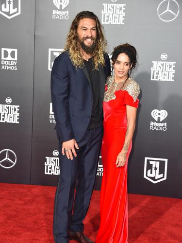 Demi Istri Bintang Aquaman Jason Momoa Tak Akan Potong Rambut Panjangnya News Entertainment Fimela Com