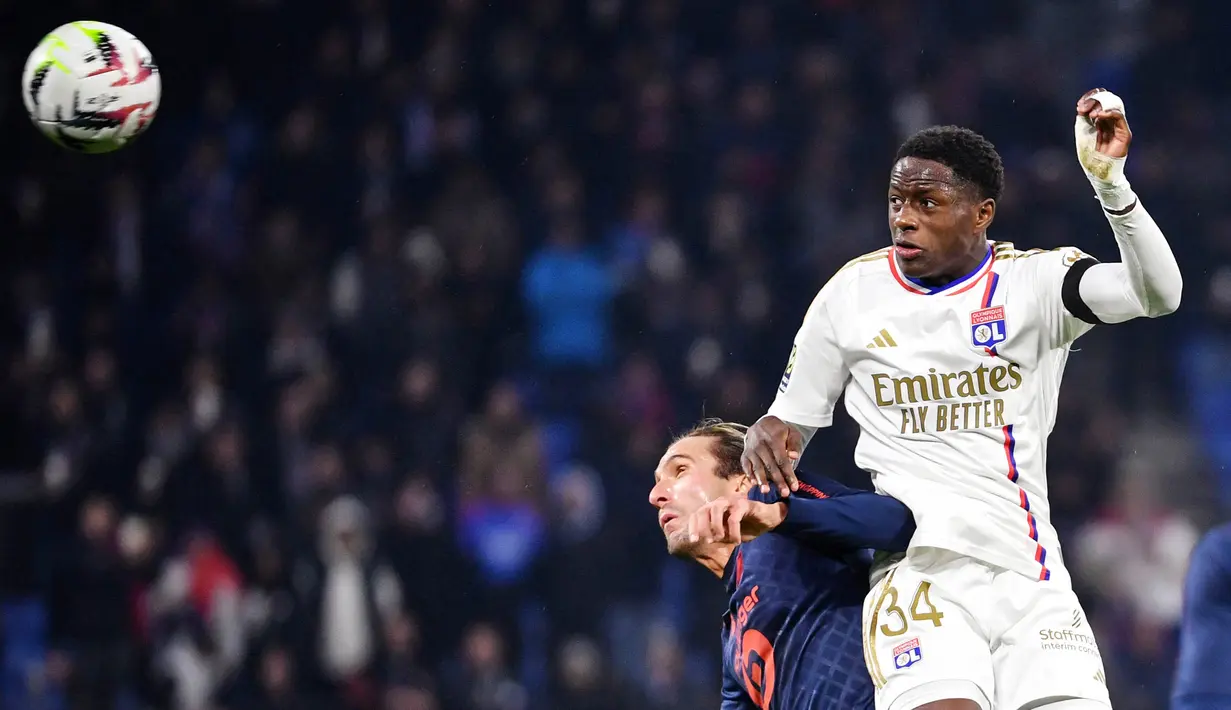 Pemain kelahiran 17 Februari 2005 ini bermain sebagai gelandang untuk klub Ligue 1, Olympique Lyon. (AFP/Arnaud Finistre)