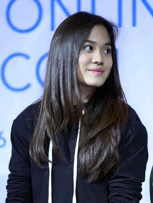 "Gemukin badan sih. Jadi pas puasa enggak kelihatan ceking banget. Soalnya pas bulan puasa kurus gitu karena puasa," tukas Sheryl. (Nurwahyunan/Bintang.com)