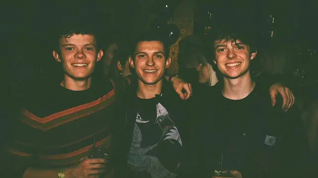 Dari kiri ke kanan: Harry, Tom, dan Sam Holland. (Instagram/ tomholland2013)