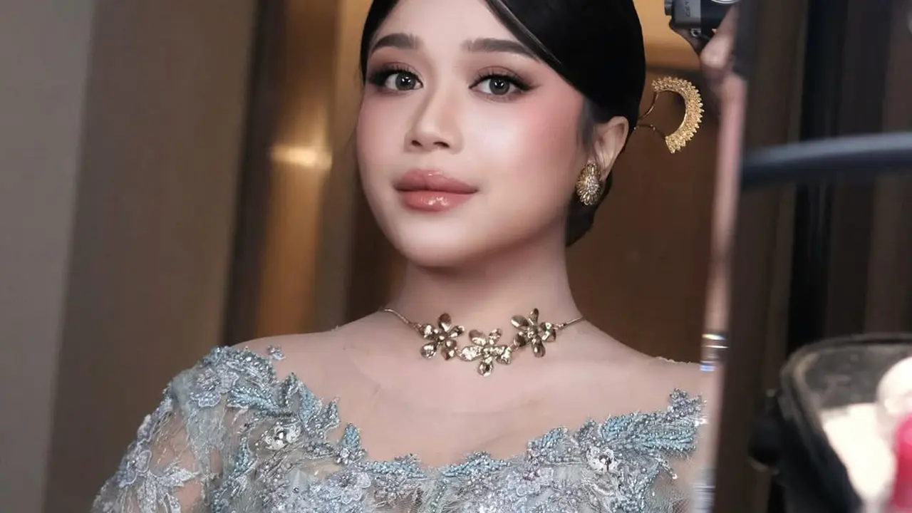 Potret ala Brisia Jodie Dipulas Makeup Soft Glam bak di Momen Lamarannya dengan Jonathan Alden, Bak Boneka!
